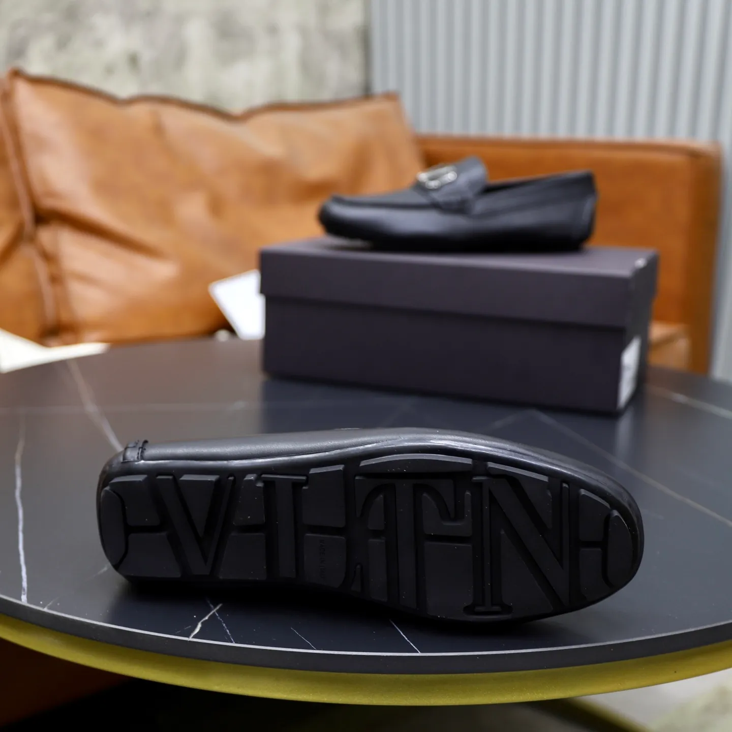 Men's shoes: 640💰VALENTINO, made of imported cowhide with imported water-dyed cow lining, iconic hardware and iconic wear-resistant outsole. 38-45 (customized at 45) VALENTINO packaging All orders enjoy the brand’s iconic product packaging